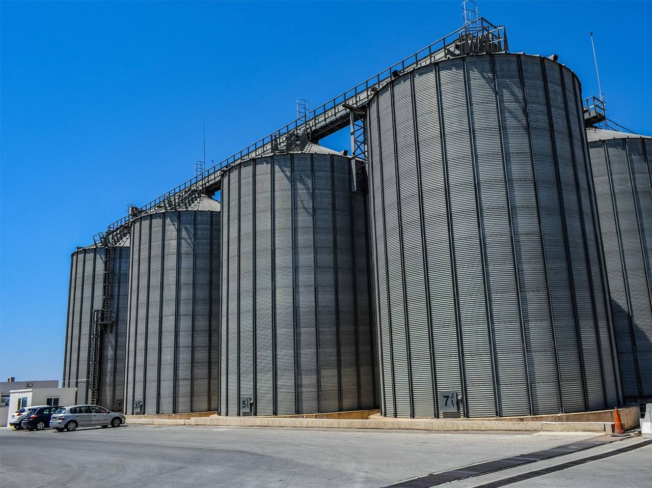 Spiral vs Corrugated Steel Silos for Feed: Pros & Cons